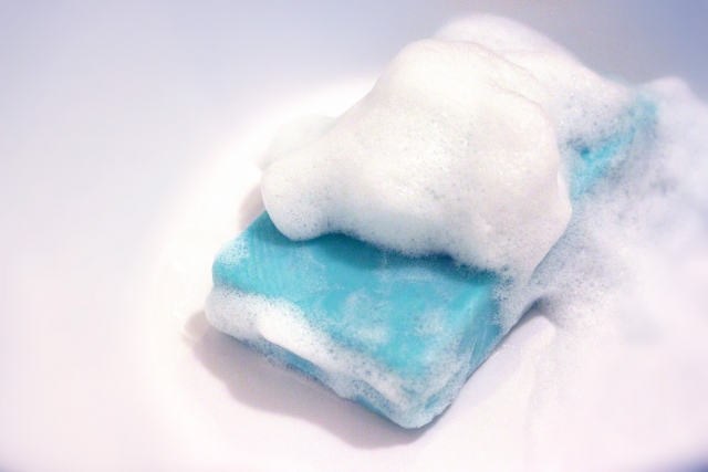 デリケートゾーンの臭いを予防する方法①専用の石鹸で清潔にする